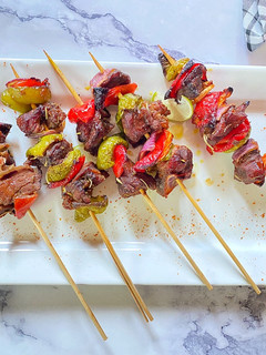 A picture of Beef kebabs/ stick meats.