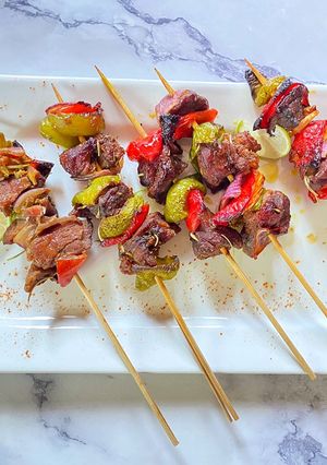 A picture of Beef kebabs/ stick meats.