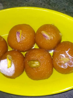 A picture of Gulab Jamun.
