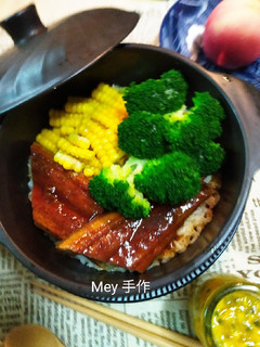 蒲燒鰻魚煲仔飯 的食譜成品照片