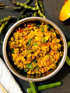 મિક્સ દાળ ખીચડી (Mix Dal Khichdi Recipe In Gujarati) રેસીપી મુખ્ય ફોટો