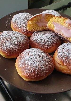 Foto di Bomboloni freschi e leggeri alla crema di fragole