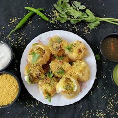 A picture of Dahi puri chat.