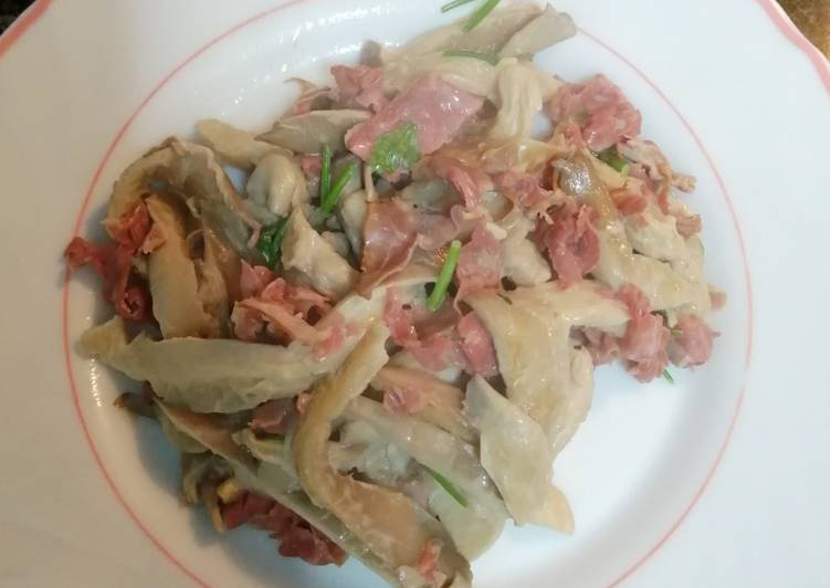 Revuelto de setas con pastrami