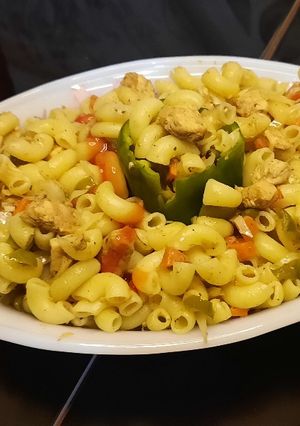 A picture of Chicken tikka Macaroni.