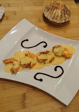 Une photo de CREVETTES ET NOIX DE SAINT JAQUES SAUCE Safrané