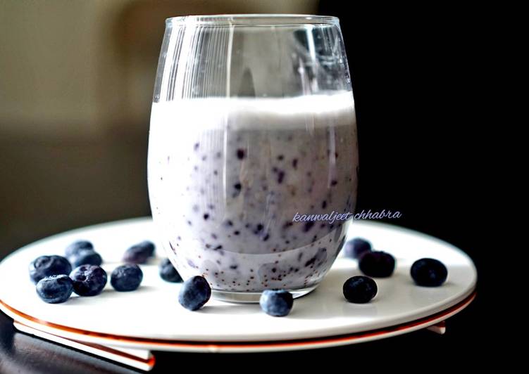 Vegan blueberry smoothie