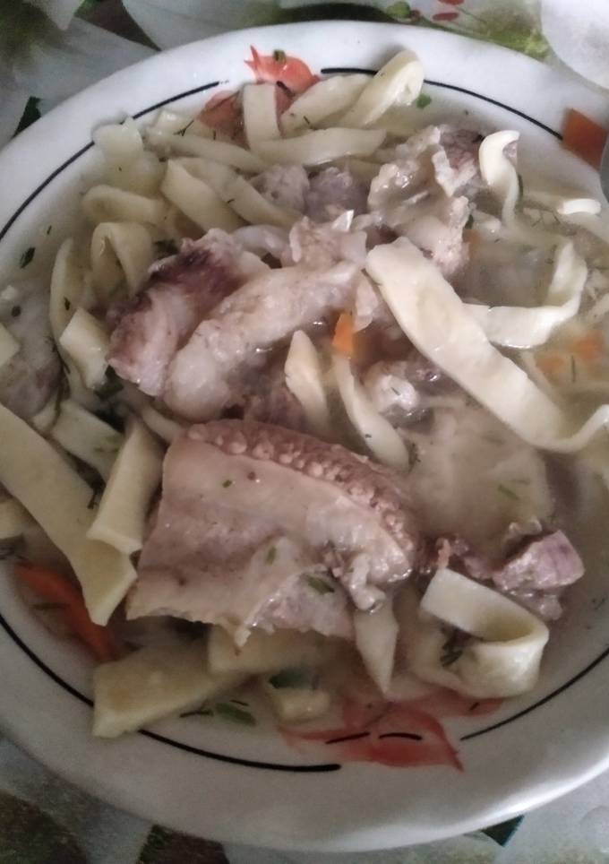 Домашняя лапша с бульоном