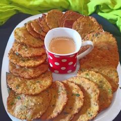 A picture of Bajra methi puri.