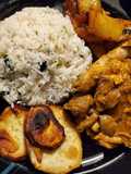 Pollo guisado, arroz con vegetales platanito y batata frita. 🇩