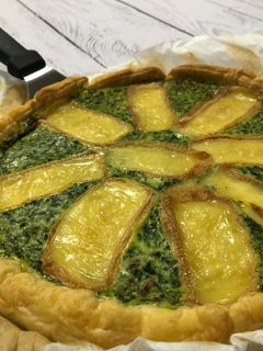Une photo de Tarte épinards maroilles allumettes de bacon