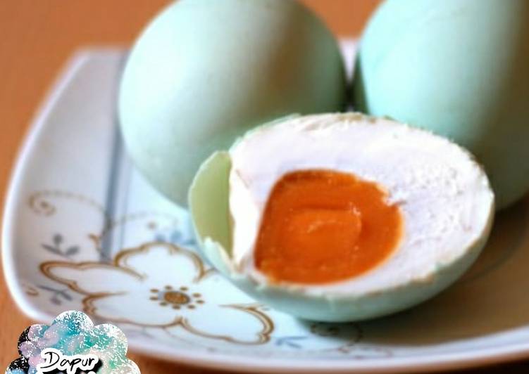 3. Telur Asin Hot (Pedas)