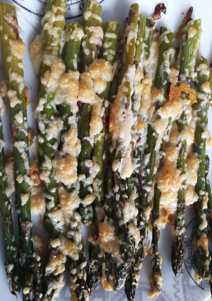 Una foto de Espárragos trigueros al horno