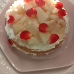 A picture of Red rose peach Victoria cake.