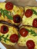 Gebackene Brie- Kümmelbrötchen mit Cherry
