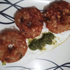 A picture of Sabudana vada.
