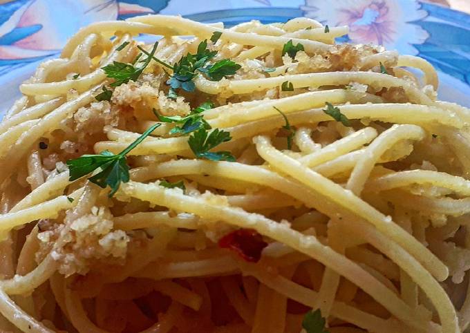 Guide étape par étape pour Préparer Rapide Spaghetti ail, huile et piment avec chapelure