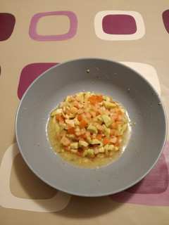 Una foto de Ensalada de aguacate y tomate