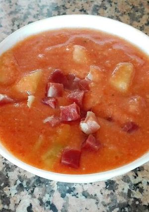 Foto principal de Salmorejo con melón y jamón