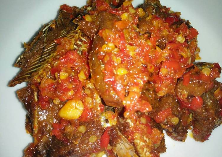 Balado ikan asin gabus ala Mrs. Manan