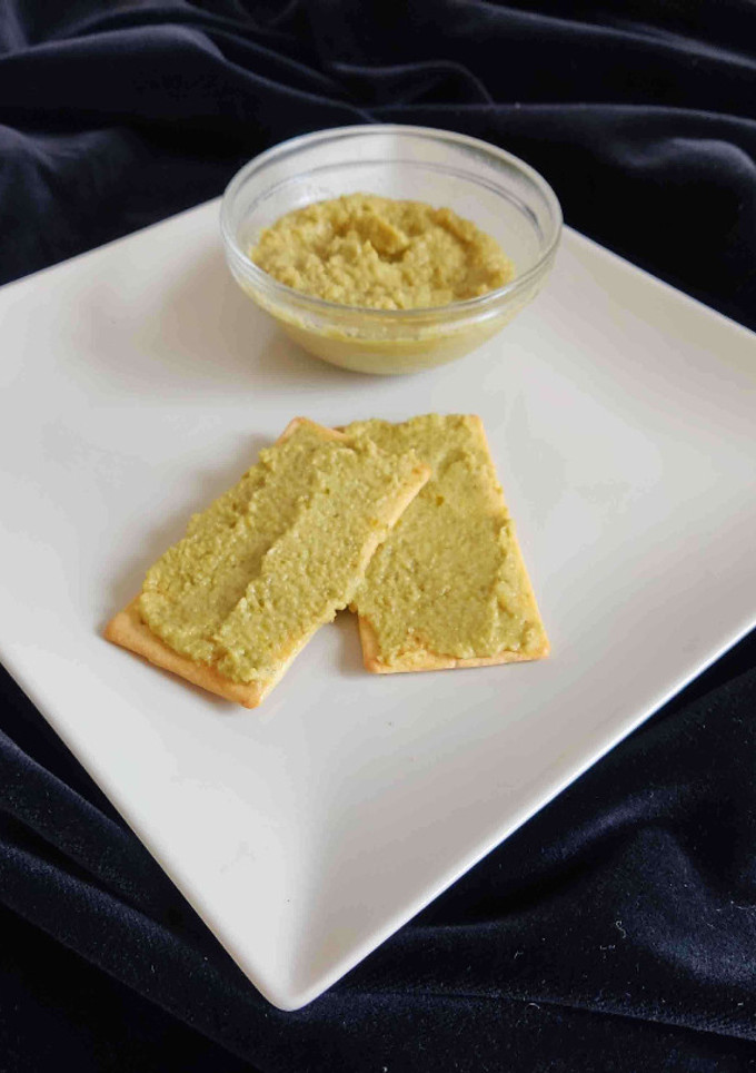 Una foto de Paté de olivas verde vegano