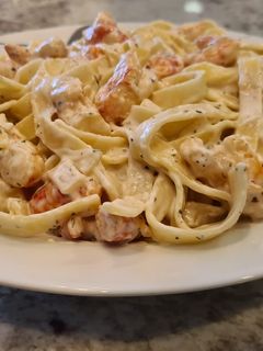 Una foto de Tallarines con langostinos y salsa de vodka