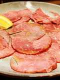Embutido de salchicha ahumada (preparado tipo carne mechada)