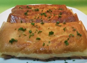 Foto principal de Rollitos de masa filo con gambas y alioli