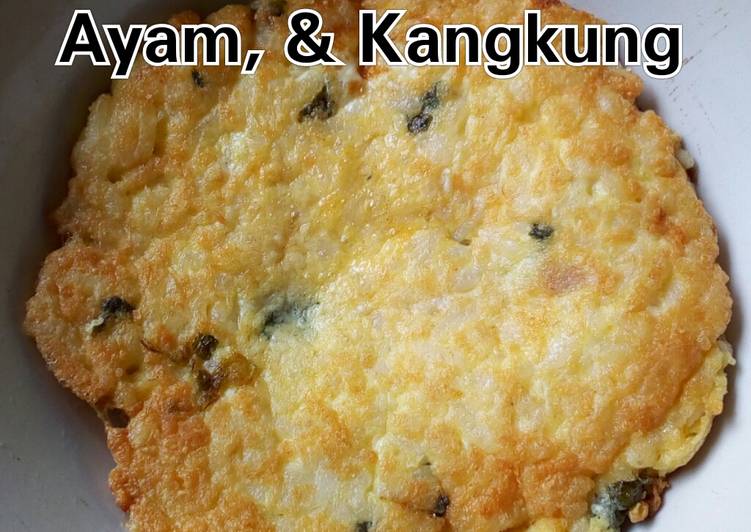 Omelet Isi Nasi, Ayam, & Kangkung