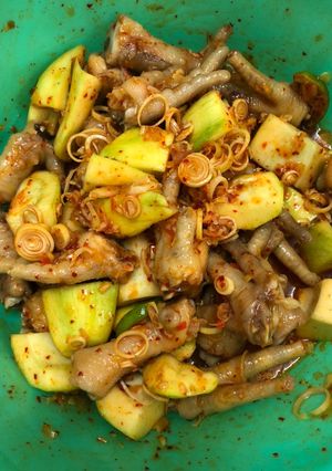 Hình của món Chân gà sốt thái.