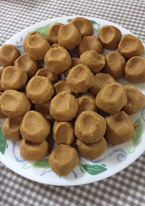 A picture of Besan Laadu.
