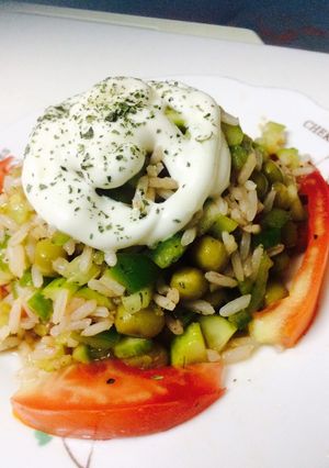 صورة لوصفة سلطة رز بسيطة ولذيذة (عملت هالوصفة لحبيبتي konditor)