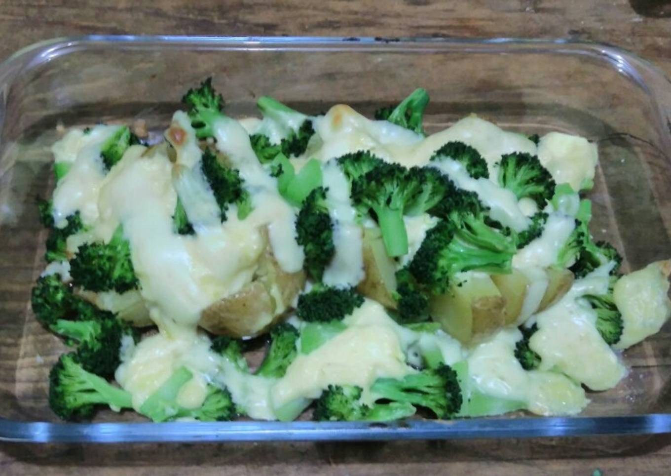 Baked potato broccoli and cheese ala-me 😋