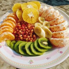 A picture of My Fruit Platter 🍊🍌🥝🍎🍊.