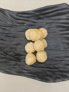 તલ ના લાડુ (Til Ladoo Recipe In Gujarati) રેસીપી મુખ્ય ફોટો