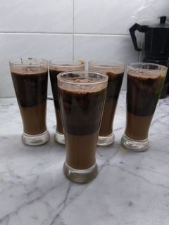 Una foto de Copitas de mousse de chocolate y de dulce de leche