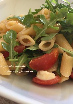 Foto di Mezze penne rucola, mozzarella e pomodorini
