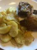 Pierna de cordero al horno con patatas panadera