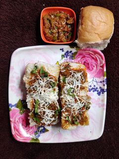 મસાલા પાઉં (Masala Pav Recipe In Gujarati) રેસીપી મુખ્ય ફોટો