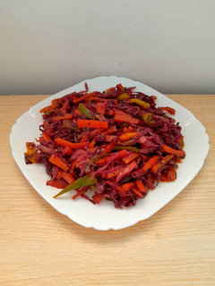 પર્પલ કેબેજ ગાજર મરચા નો સંભારો (Purple Cabbge Gajar Marcha Sambharo Recipe In Gujarati) રેસીપી મુખ્ય ફોટો