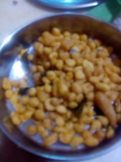 பொரித்த வகை உணவுகள் (Kaara poonthi recipe in tamil) செய்முறை முக்கிய புகைப்படம்