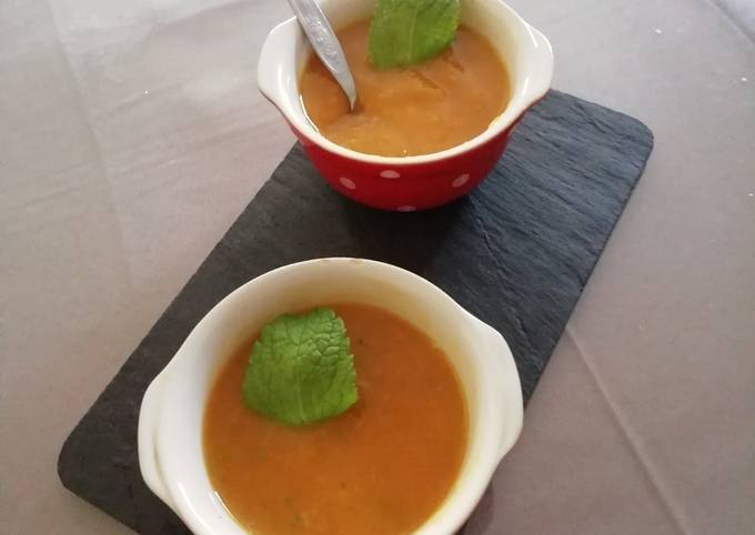 Gaspacho pêches, prunes et menthe