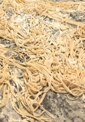 Una foto de Fideos amasados! "Tallarines"