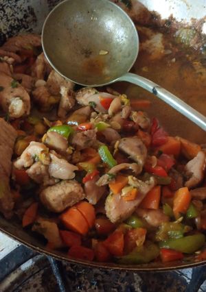 Una foto de Mi chop suey de pollo y cerdo