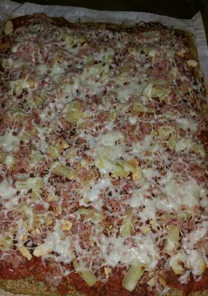 A picture of Hawaiian Pizza.
