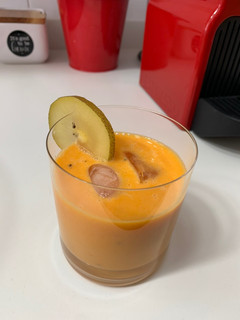 Una foto de Smoothie vegano de zanahoria y kiwi 🥝
