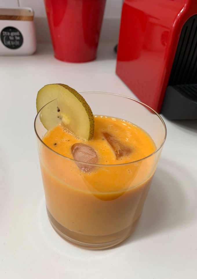 Una foto de Smoothie vegano de zanahoria y kiwi 🥝