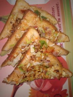 मिनी ब्रेड पिज़्ज़ा (mini bread pizza recipe in Hindi) रेसिपी मुख्य फोटो