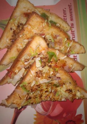 मिनी ब्रेड पिज़्ज़ा (mini bread pizza recipe in Hindi) रेसिपी मुख्य फोटो