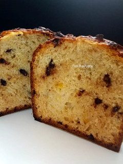 Una foto de Panettone de chocolate y naranja confitada casera